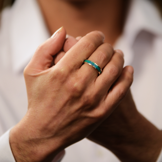 Opals & Ashes Circle Unisex Memorial Ring Silver. Modelled on male hand. Ashes blended with Pacific Blue Opals.